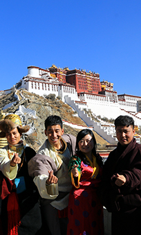 Tibeter bei Potala-Palast